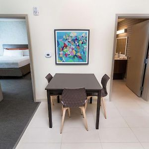 King Suite Hearing Access or Non-Smoking